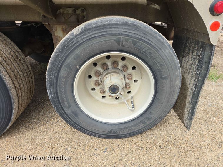 image for item DP8917 2005 Beall BAST-95-4-DC tank trailer
