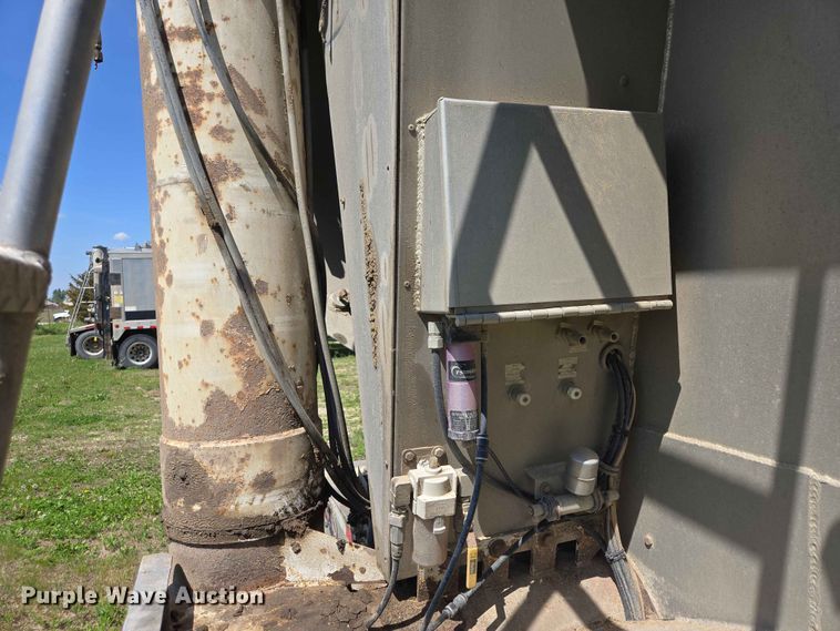 image for item DP8921 2012 CEI AT35HCL feed delivery trailer