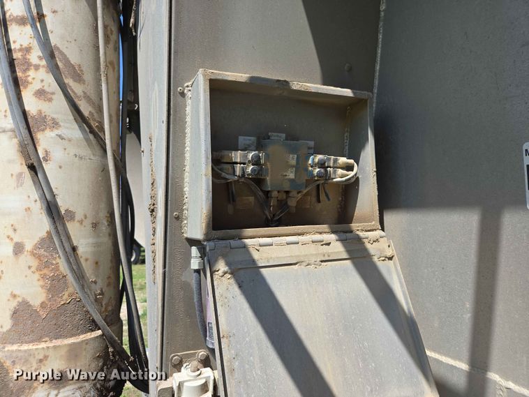 image for item DP8921 2012 CEI AT35HCL feed delivery trailer