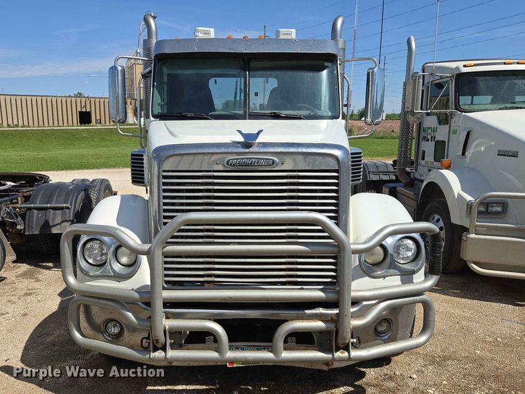 image for item DP8922 2013 Freightliner Coronado semi truck
