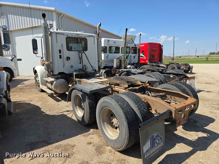 image for item DP8922 2013 Freightliner Coronado semi truck