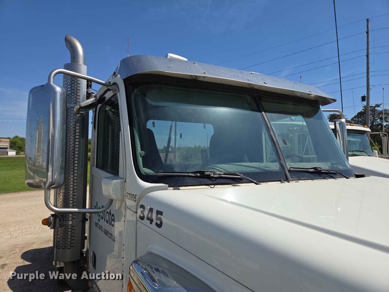 image for item DP8922 2013 Freightliner Coronado semi truck