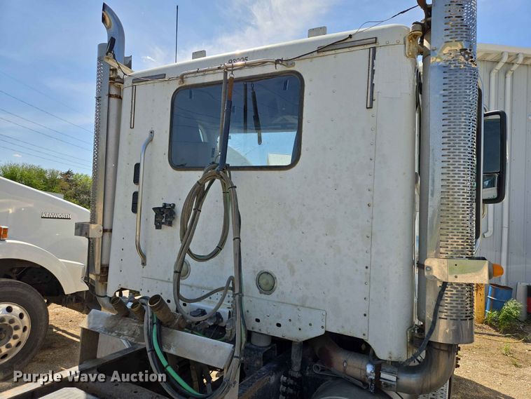 image for item DP8922 2013 Freightliner Coronado semi truck