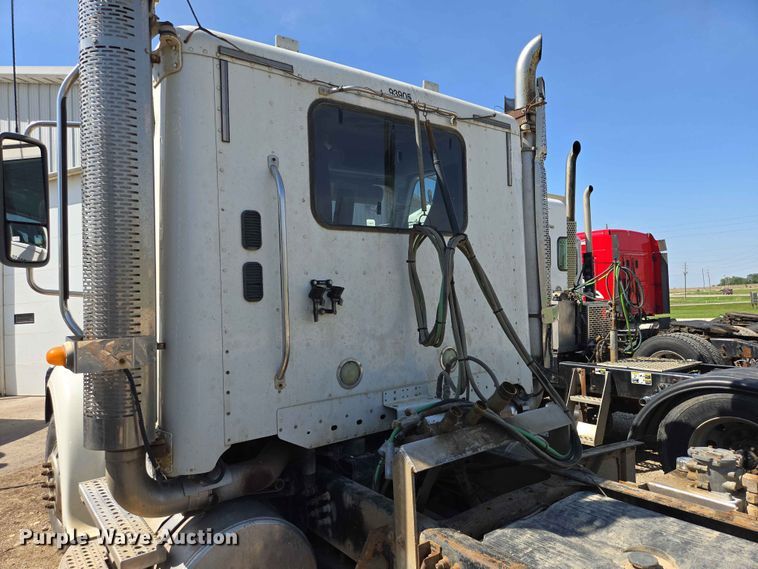 image for item DP8922 2013 Freightliner Coronado semi truck