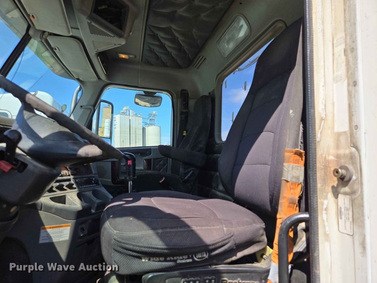 image for item DP8922 2013 Freightliner Coronado semi truck