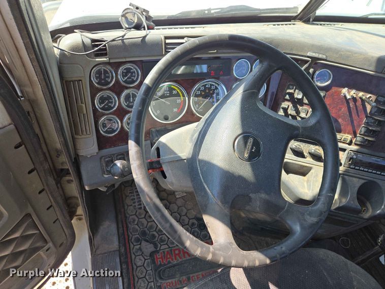 image for item DP8922 2013 Freightliner Coronado semi truck