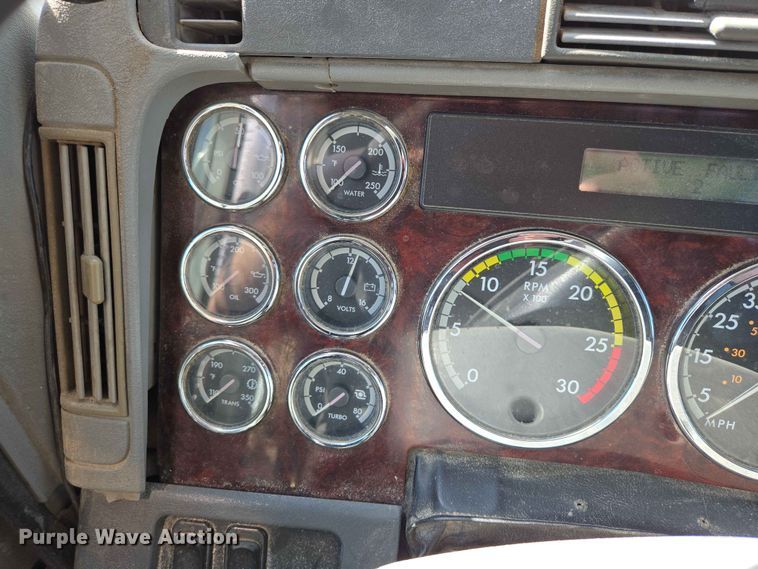 image for item DP8922 2013 Freightliner Coronado semi truck