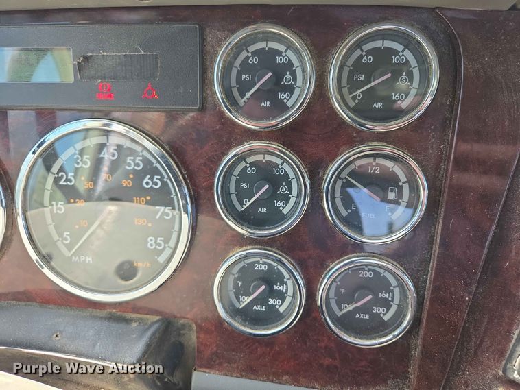 image for item DP8922 2013 Freightliner Coronado semi truck
