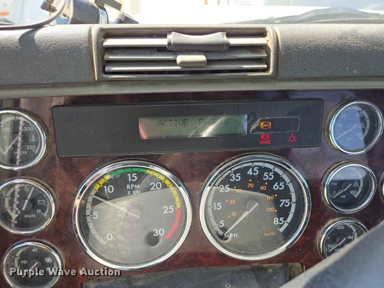 image for item DP8922 2013 Freightliner Coronado semi truck