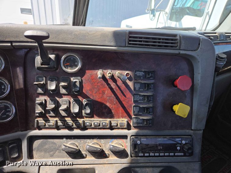 image for item DP8922 2013 Freightliner Coronado semi truck