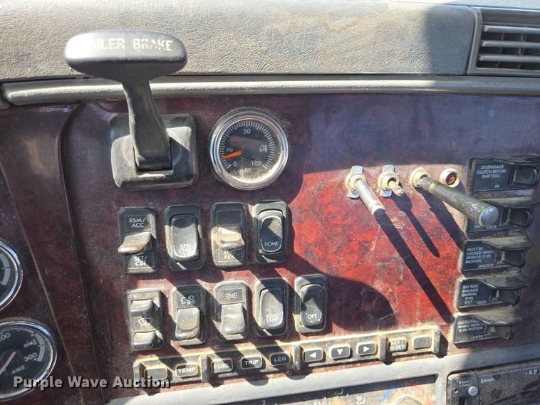 image for item DP8922 2013 Freightliner Coronado semi truck
