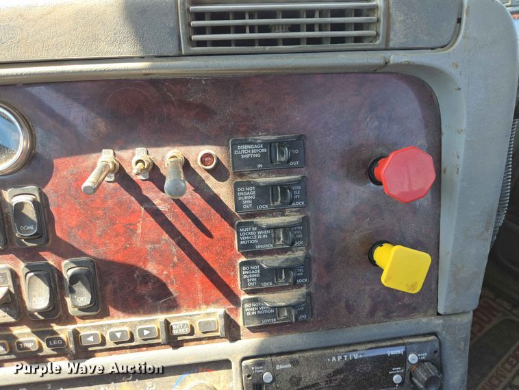 image for item DP8922 2013 Freightliner Coronado semi truck