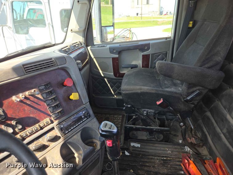 image for item DP8922 2013 Freightliner Coronado semi truck