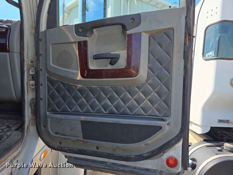 image for item DP8922 2013 Freightliner Coronado semi truck
