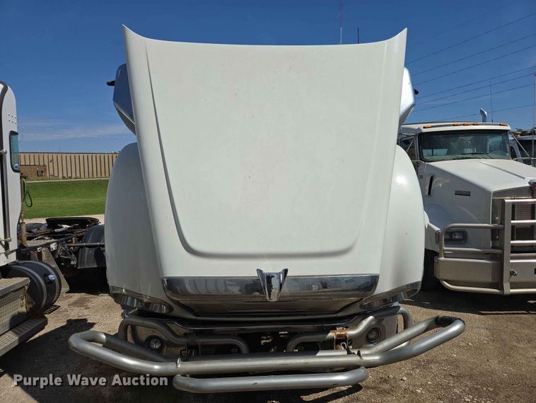 image for item DP8922 2013 Freightliner Coronado semi truck