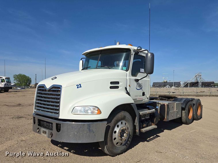 image for item DP8928 2012 Mack CXU613 semi truck