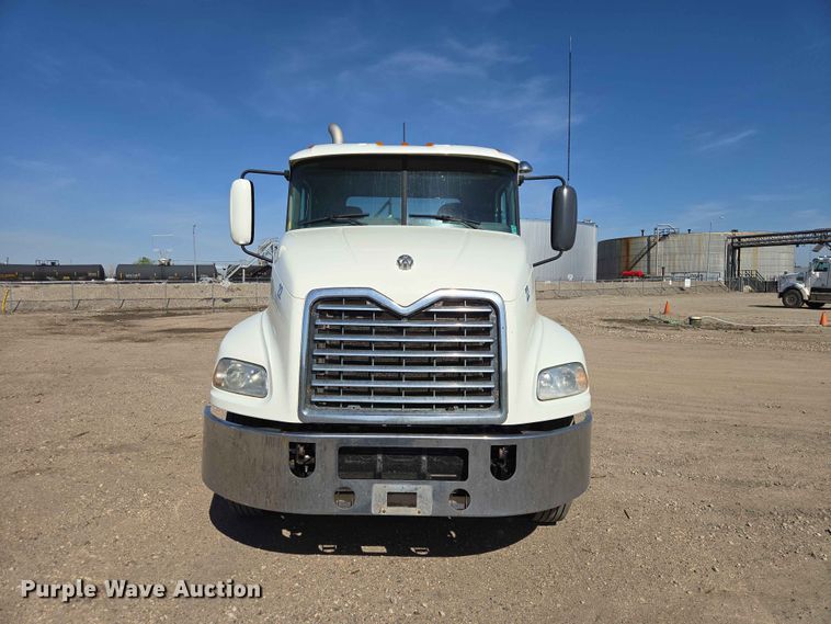 image for item DP8928 2012 Mack CXU613 semi truck