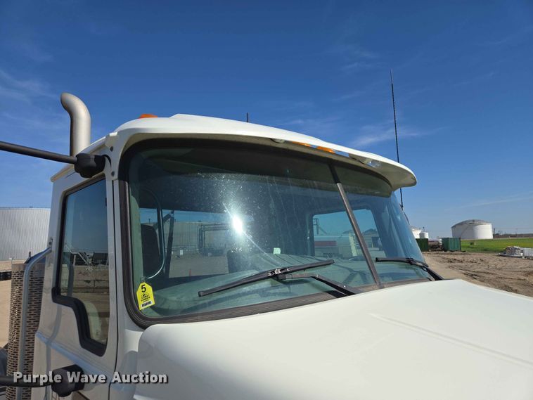 image for item DP8928 2012 Mack CXU613 semi truck