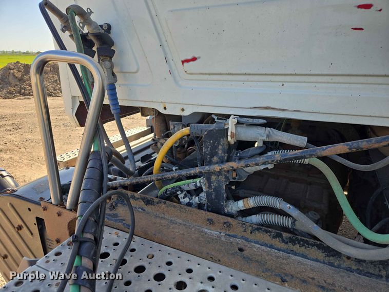 image for item DP8928 2012 Mack CXU613 semi truck