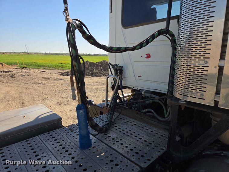 image for item DP8928 2012 Mack CXU613 semi truck
