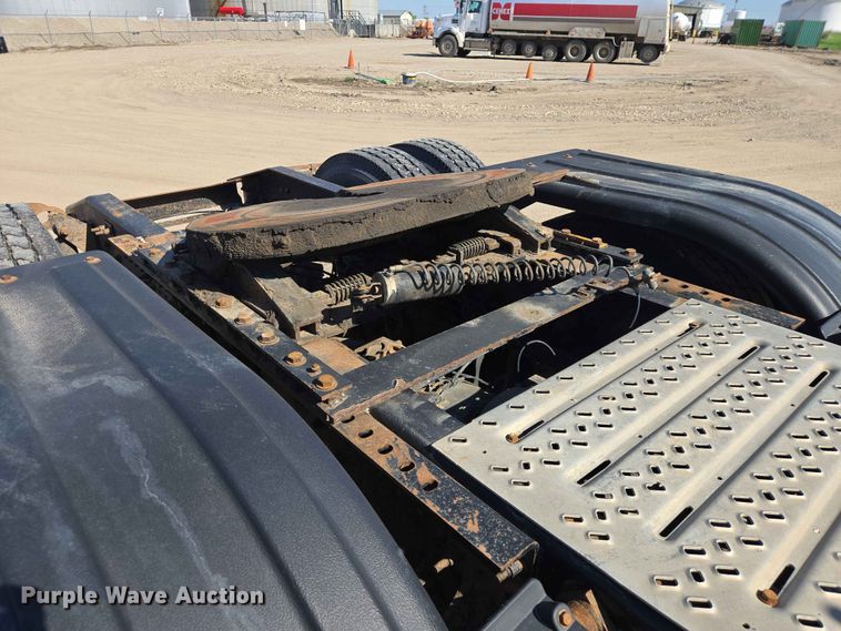 image for item DP8928 2012 Mack CXU613 semi truck