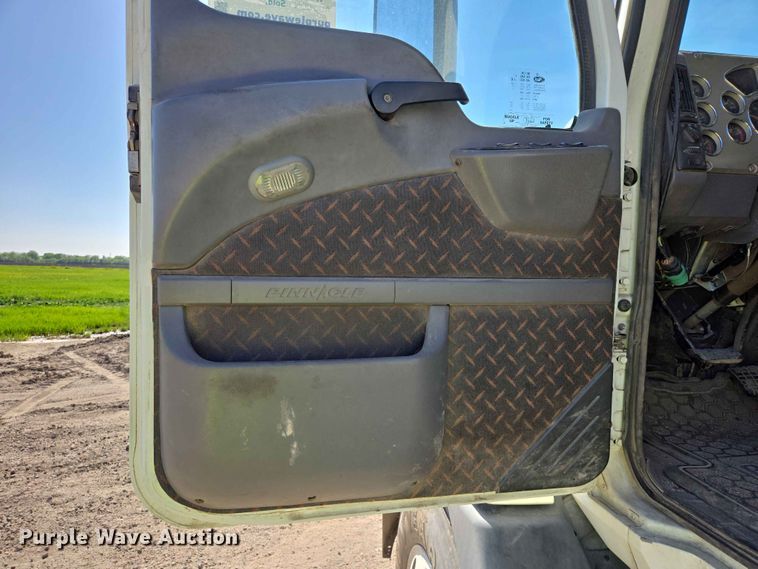 image for item DP8928 2012 Mack CXU613 semi truck