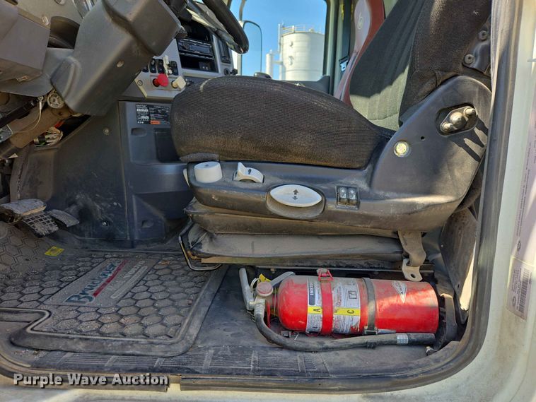 image for item DP8928 2012 Mack CXU613 semi truck