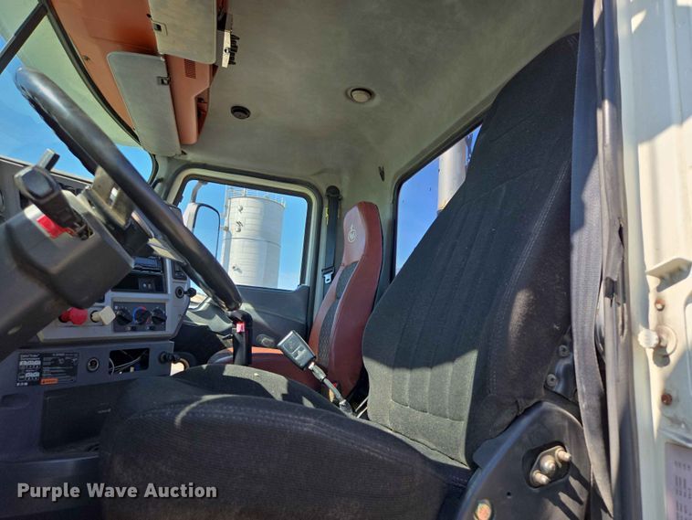 image for item DP8928 2012 Mack CXU613 semi truck
