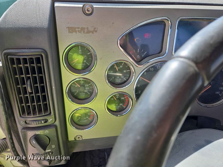 image for item DP8928 2012 Mack CXU613 semi truck