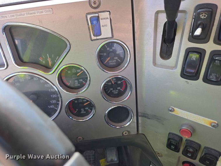 image for item DP8928 2012 Mack CXU613 semi truck