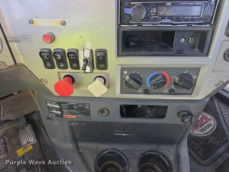 image for item DP8928 2012 Mack CXU613 semi truck