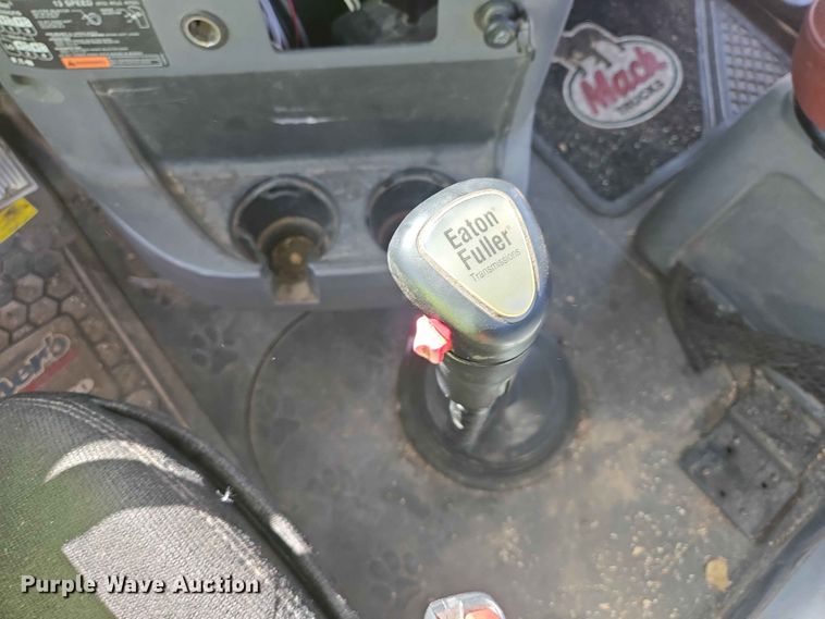 image for item DP8928 2012 Mack CXU613 semi truck