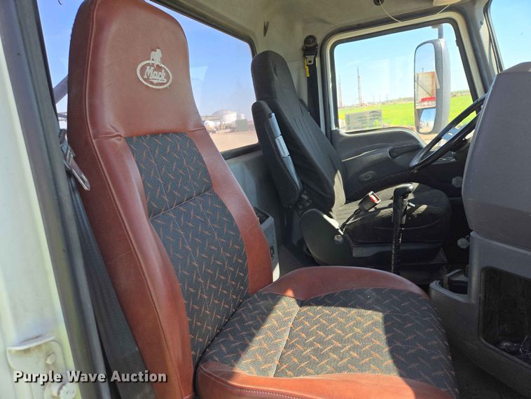 image for item DP8928 2012 Mack CXU613 semi truck