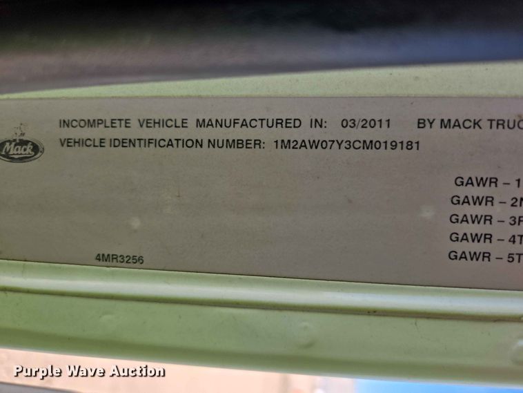 image for item DP8928 2012 Mack CXU613 semi truck