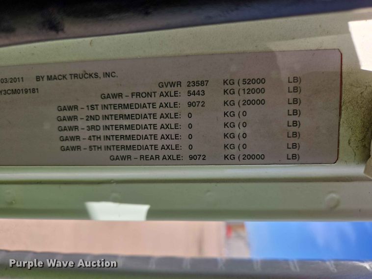 image for item DP8928 2012 Mack CXU613 semi truck