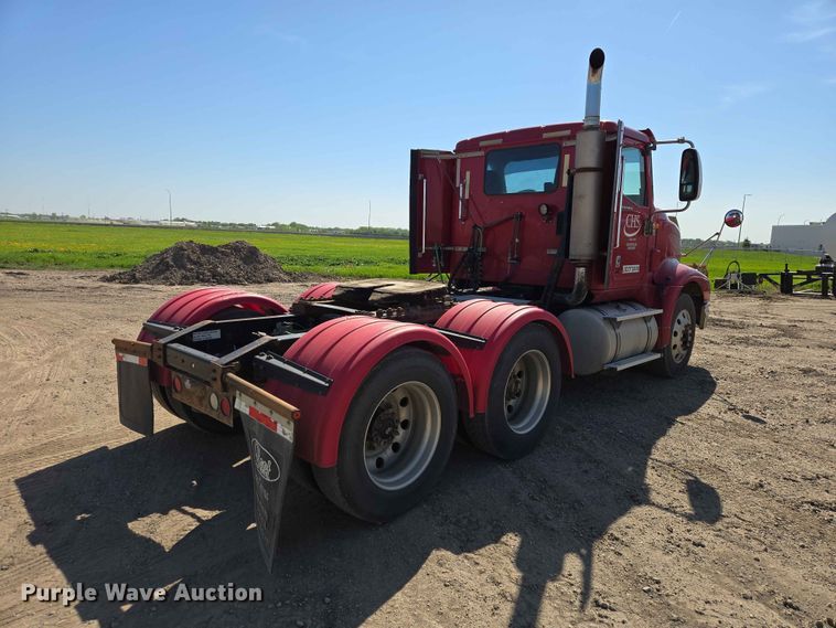 image for item DP8929 2007 International 9400i semi truck