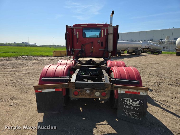 image for item DP8929 2007 International 9400i semi truck