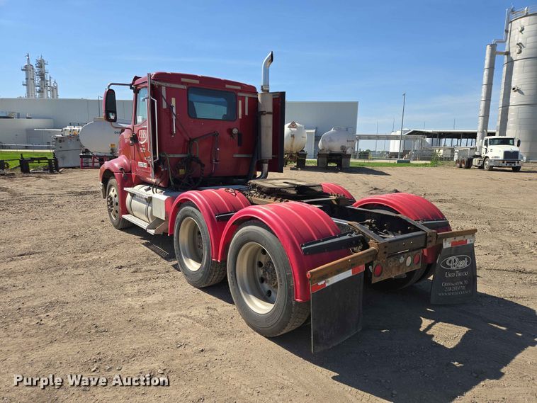 image for item DP8929 2007 International 9400i semi truck