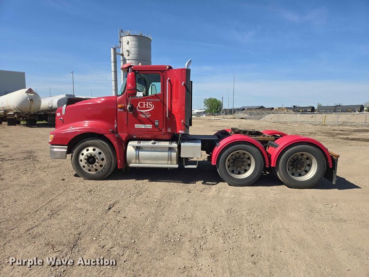 image for item DP8929 2007 International 9400i semi truck