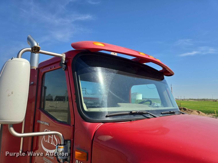image for item DP8929 2007 International 9400i semi truck