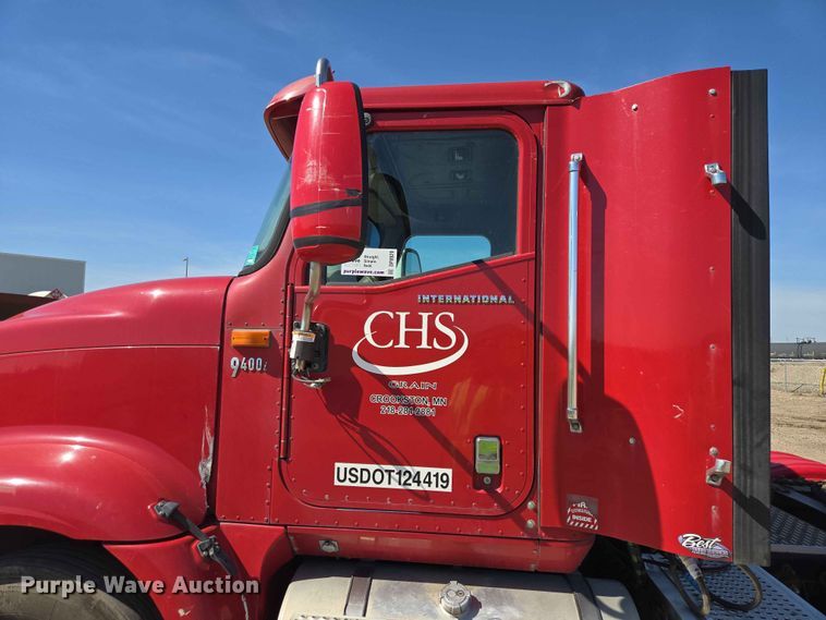 image for item DP8929 2007 International 9400i semi truck