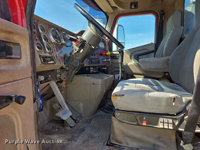 image for item DP8929 2007 International 9400i semi truck