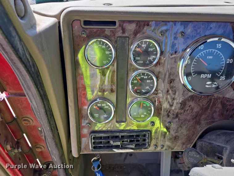 image for item DP8929 2007 International 9400i semi truck