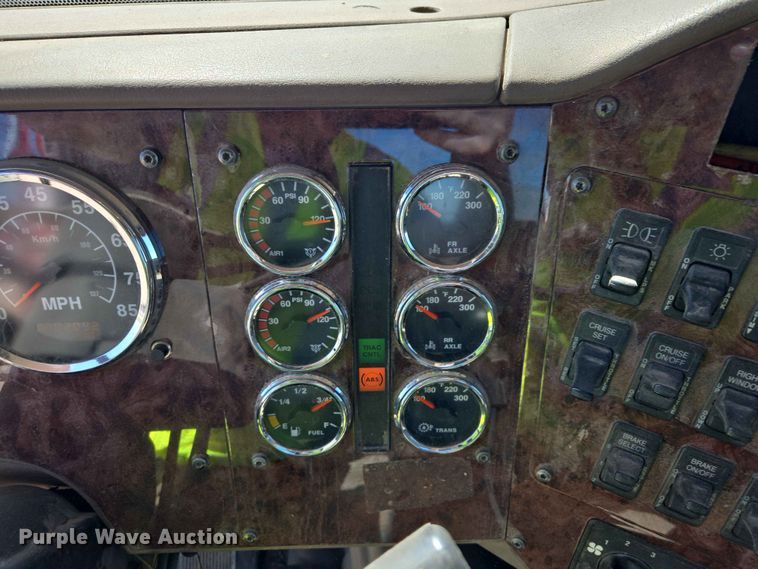 image for item DP8929 2007 International 9400i semi truck