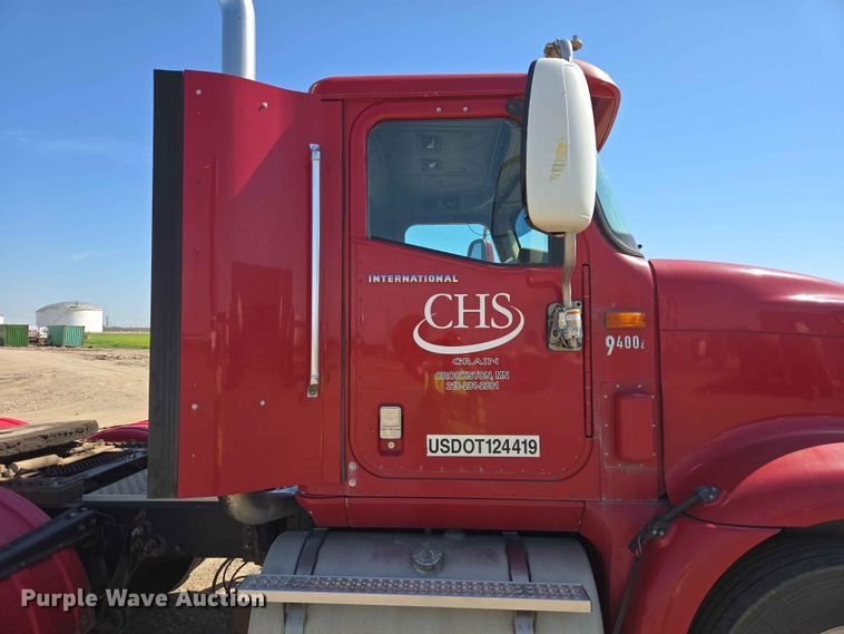 image for item DP8929 2007 International 9400i semi truck