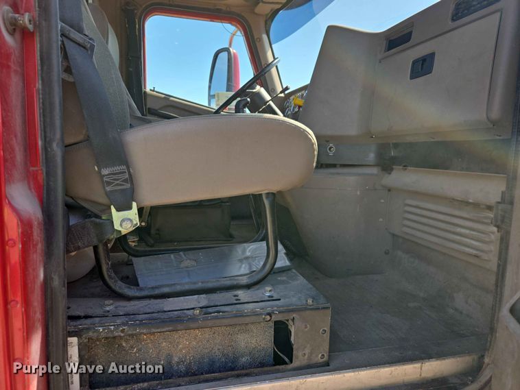 image for item DP8929 2007 International 9400i semi truck