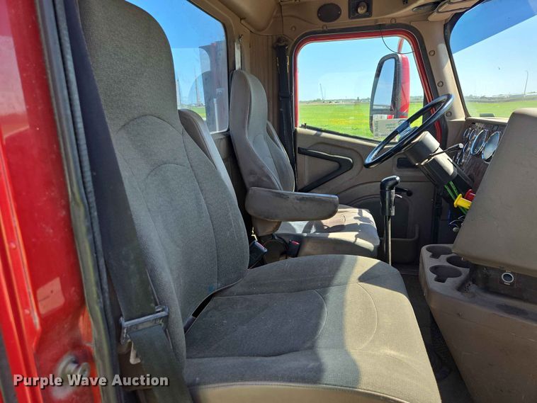 image for item DP8929 2007 International 9400i semi truck
