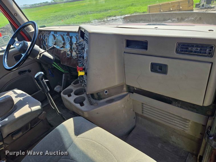 image for item DP8929 2007 International 9400i semi truck