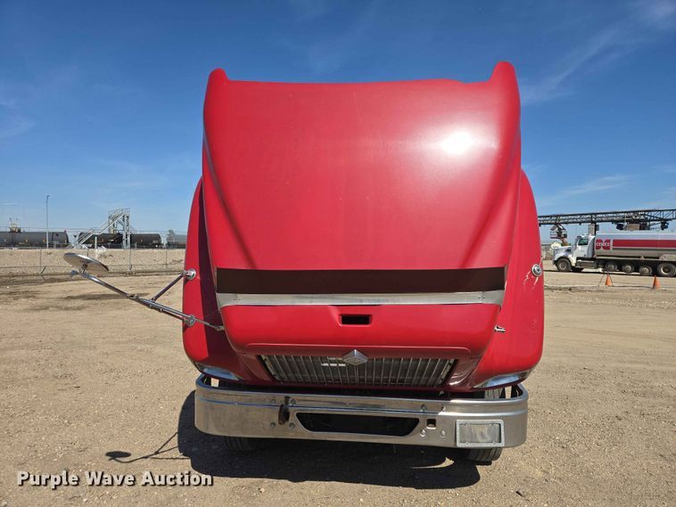 image for item DP8929 2007 International 9400i semi truck