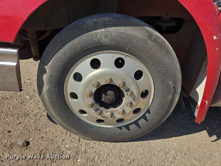 image for item DP8929 2007 International 9400i semi truck